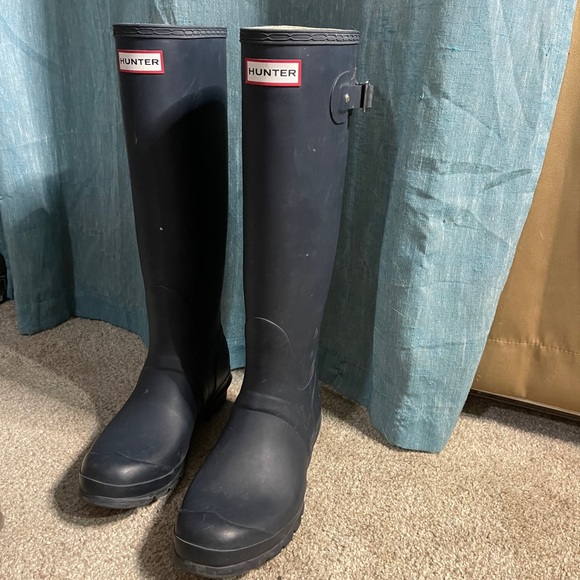 Hunters - Picture 1 of 1